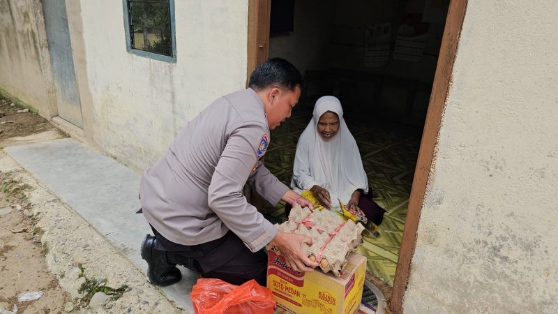 Jum’at Berkah Polsek Rokan IV Koto Komitmen Membantu Warga Kurang Mampu