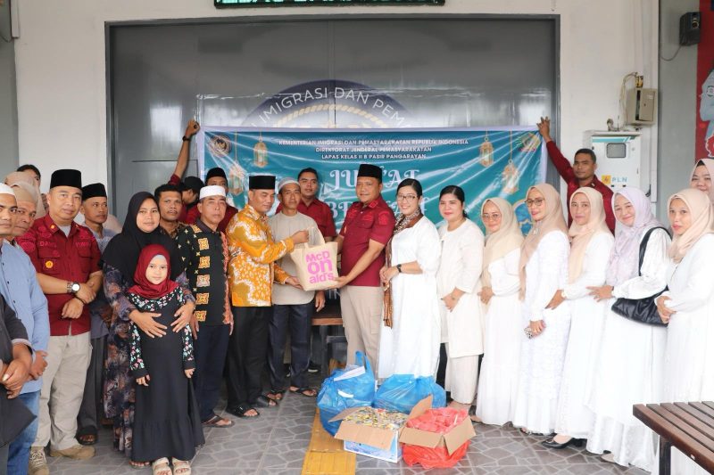 Lapas Kelas IIB Pasir Pangarayan Gelar Jum’at Berkah, Bagikan Takjil Gratis untuk Masyarakat