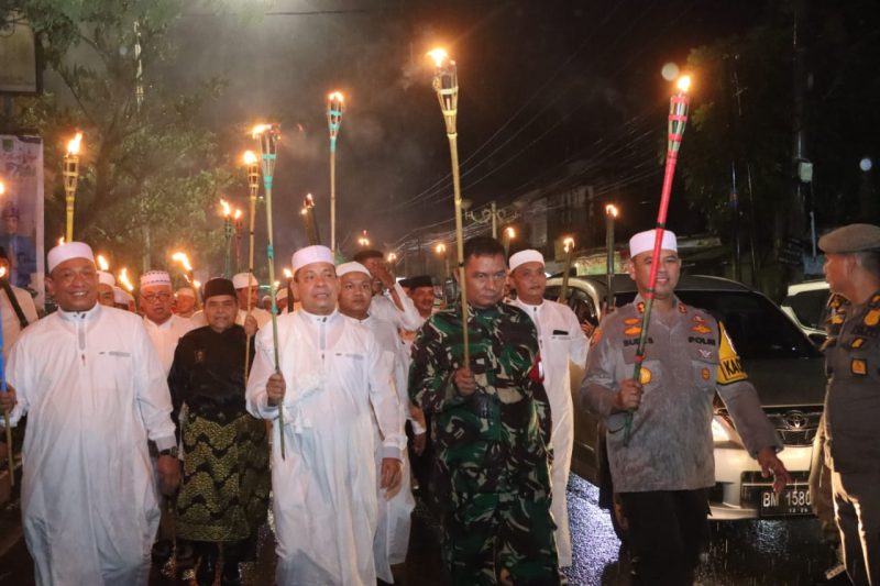 Wakil Bupati dan Polres Rokan Hulu Sukseskan Pawai Takbir Keliling Sambut Idul Fitri 1446 H