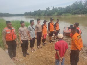 Seorang Nenek Warga Tambang Terpeleset dan Terbawa Arus di Sungai Kampar