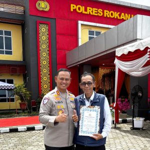 Media Online Detakpatrianews Terima Piagam Penghargaan dari Kapolres Rokan Hulu