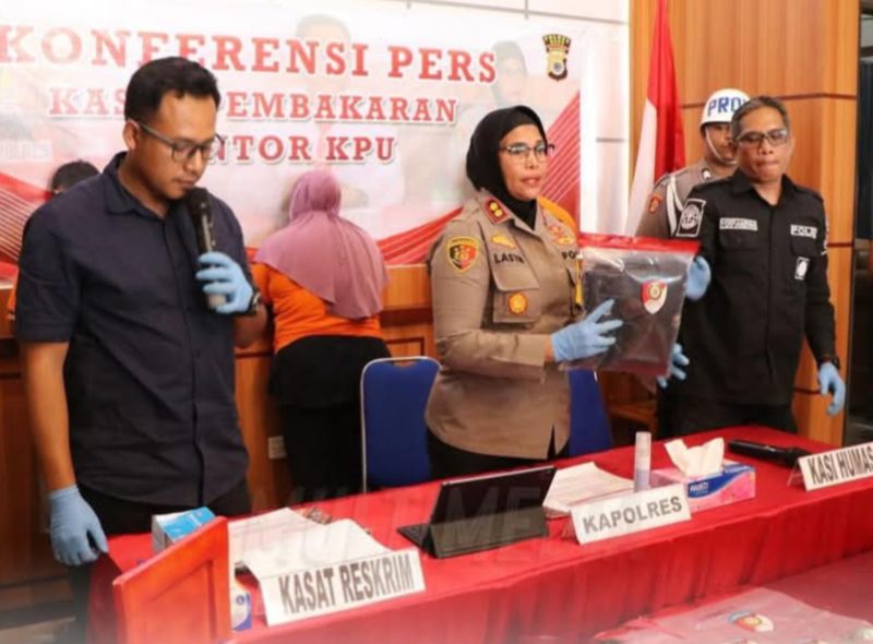 Polres Buru Ungkap Dalang Kebakaran Kantor KPU, Bendahara KPU Diduga Otak Aksi Pembakaran
