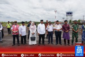 Bupati Rohul Anton Dampingi 58 JCH pada Pemberangkatan Kedua Menuju Batam dari Bandara Tuanku Tambusai