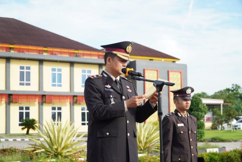 Wakapolres KOMPOL Rahmat Hidayat Pimpin Upacara Hari Lahir Pancasila 2025 di Mapolres Rokan Hulu
