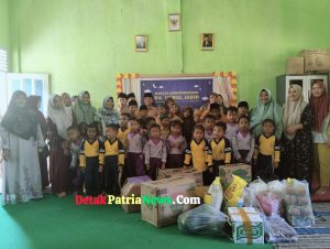 Anak-Anak PAUD Kusuma Negara Desa Bono Tapung Belajar Peduli Sejak Dini Lewat Gerakan Dua Ribu (GARDU)