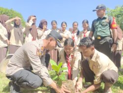 Polsek Kabun Laksanakan Penanaman Pohon di SMKS LPMD, Wujudkan Program Kapolda Riau “Green Police”