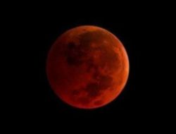Fenomena Gerhana Bulan Total “Blood Moon” Hiasi Langit Indonesia