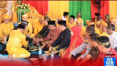 Bupati Anton Saksikan Penabalan Raja Luhak Rambah, Akhiri 82 Tahun Kekosongan Adat