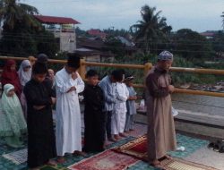 Santri TPA Al Ikhsan Gelar Doa Bersama di Jembatan Sungai Rokan Ujungbatu, Harap Jembatan Segera Bisa Digunakan