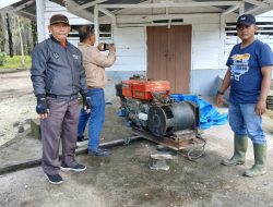 PT Rantau Kasai Grup Salurkan Diesel untuk Penerangan Karyawan