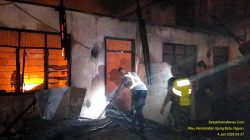 Kebakaran di Ujung Batu Rohul, 3 Rumah Kontrakan dan 1 Rumah Permanen Terbakar