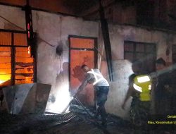 Kebakaran di Ujung Batu Rohul, 3 Rumah Kontrakan dan 1 Rumah Permanen Terbakar