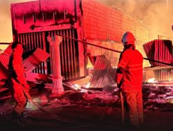 Kebakaran Hebat di Pasar Lama Pekan Tebih, 20 Rumah Hangus Dilalap Api