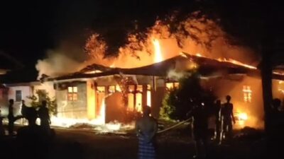 Kebakaran Dua Pintu Rumah Kontrakan di Simpang Ngaso Ujungbatu, Warga Panik Selamatkan Barang Berharga